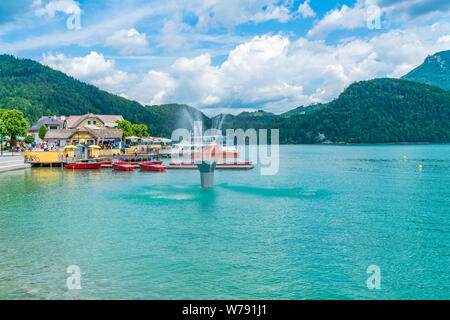 ST. GILGEN, Österreich - Juli 12, 2019: Sankt Gilgen ist ein Dorf in der nord-westlichen Ufer des Wolfgangsee im Salzkammergut resort Region. Stockfoto