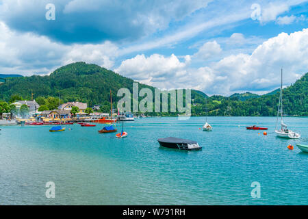 ST. GILGEN, Österreich - Juli 12, 2019: Sankt Gilgen ist ein Dorf in der nord-westlichen Ufer des Wolfgangsee im Salzkammergut resort Region. Stockfoto