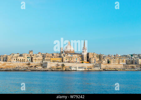 Schönen Abend Valletta Skyline Blick als von gardjola Gärten in Senglea, Malta gesehen Stockfoto