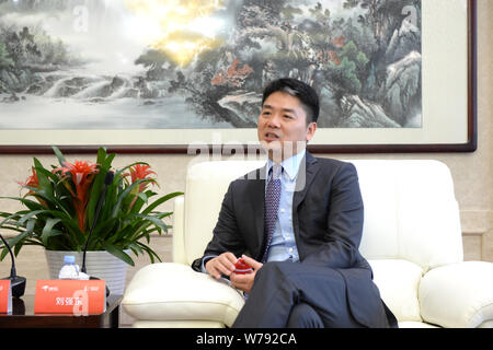 Richard Liu Qiangdong, Vorsitzender und CEO von on-line-Einzelhändler JD.com, besucht die feierliche Unterzeichnung der strategischen Zusammenarbeit zwischen JD.com und Sinop Stockfoto