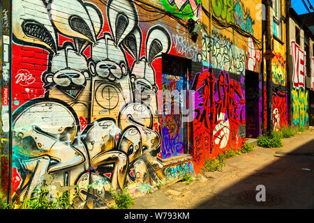 Street Art Graffiti Gasse, im Modeviertel von Toronto, Ontario, Kanada Stockfoto