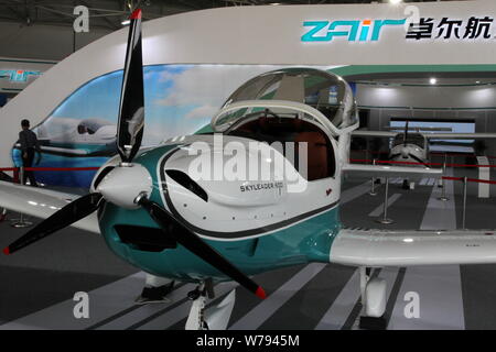 Eine Skyleader 600 Flugzeuge durch Zall Luftfahrtindustrie (Wuhan) Co. entwickelt wird auf dem Display während der ersten FAI Fly-in Expo (WFE) in Wuhan City, cen Stockfoto
