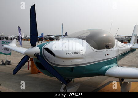 Eine Skyleader 600 Flugzeuge durch Zall Luftfahrtindustrie (Wuhan) Co. entwickelt wird auf dem Display während der ersten FAI Fly-in Expo (WFE) in Wuhan City, cen Stockfoto