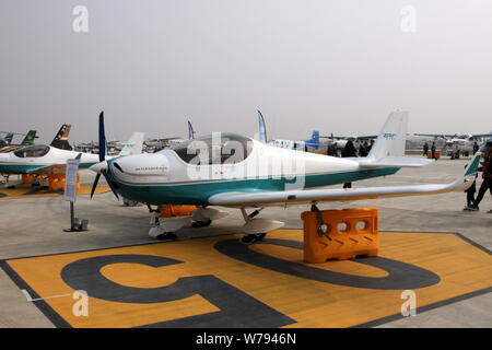 Eine Skyleader 600 Flugzeuge durch Zall Luftfahrtindustrie (Wuhan) Co. entwickelt wird auf dem Display während der ersten FAI Fly-in Expo (WFE) in Wuhan City, cen Stockfoto