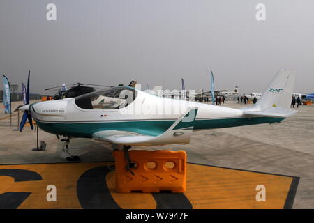 Eine Skyleader 600 Flugzeuge durch Zall Luftfahrtindustrie (Wuhan) Co. entwickelt wird auf dem Display während der ersten FAI Fly-in Expo (WFE) in Wuhan City, cen Stockfoto