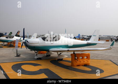 Eine Skyleader 600 Flugzeuge durch Zall Luftfahrtindustrie (Wuhan) Co. entwickelt wird auf dem Display während der ersten FAI Fly-in Expo (WFE) in Wuhan City, cen Stockfoto