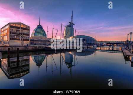 Skyline von Bremerhaven bei Sonnenuntergang Stockfoto