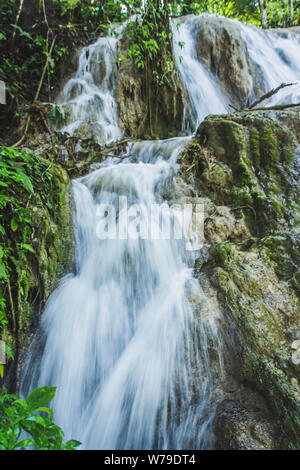 Detail der Wasserfälle von Cascadas de Agua Azul im Bundesstaat Chiapas in Mexiko Stockfoto