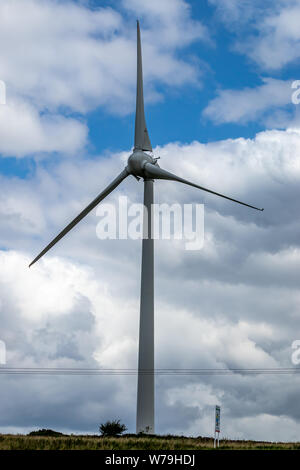 Carsington Windpark Turbinen an Brassington neben dem High Peak Trail, war ursprünglich der Cromford High Peak, Derbyshire. DE Stockfoto