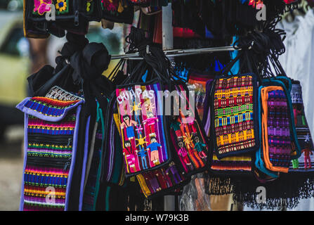 San Cristobal de las Casas, Chiapas/Mexiko - 21/07/2019: Detail der handwerklichen Textilwaren in Chiapas, Mexiko Stockfoto