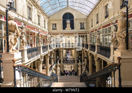 Nantes, Frankreich - Mai 12, 2019: Passage Pommeraye ist ein Einkaufszentrum in der Innenstadt von Nantes, Frankreich Stockfoto