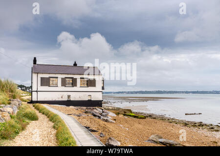 Die historische Watch House in Lepe Strand entlang der Solent in Hampshire, England, Großbritannien Stockfoto