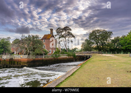 Sonnenuntergang Abendlicht in Beaulieu entlang der Beaulieu River in den New Forest, Hampshire, England, Großbritannien Stockfoto