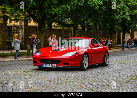 Deutschland, FULDA - Apr 2019: roten FERRARI 550 Maranello coupé Typ F 133 ist ein Front-end-Engine V 12 2-sitz Grand Tourer von Ferrari von 1996 bis 2001 gebaut. Die Stockfoto