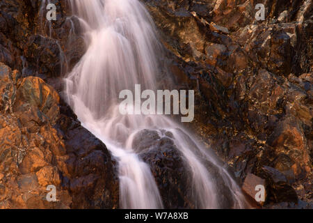 Wasserfall entlang Tableland Trail, Gros Morne National Park, Neufundland und Labrador, Kanada Stockfoto