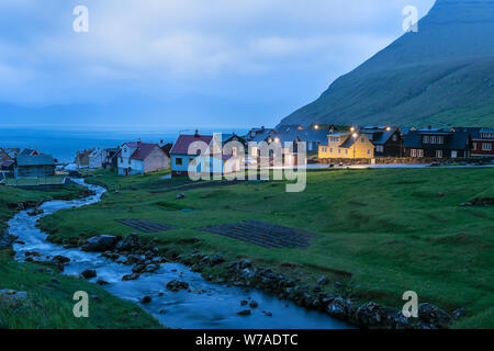 Nacht im Dorf Gjogv, Eysturoy Island, Färöer Inseln Stockfoto