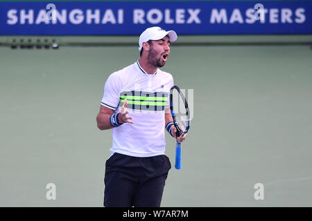 Jordan Thompson von Australien reagiert, als er gegen Diego Schwartzman von Argentinien in der ersten Runde von Singles von Männern konkurriert während der Shang Stockfoto