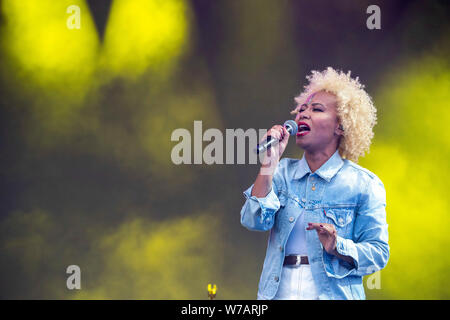 Brighton, UK. 03 Aug, 2019. Der britische Sänger und Songwriter Emeli Sande führt auf der Hauptbühne am Brighton & Hove Pride Festival in Preston Park in Brighton, England, August 03, 2019 in Brighton, England. Credit: SOPA Images Limited/Alamy leben Nachrichten Stockfoto