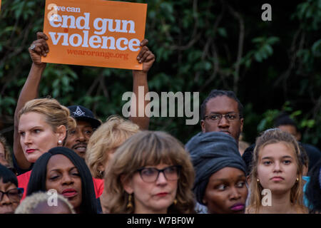 August 5, 2019, New York, USA: New Yorker gegen Waffengewalt, Jugend gegen Waffen, Schwule gegen Waffen, Borough Präsident Eric L. Adams, bürgerlichen Rechte Rechtsanwalt Norman Siegel, Alexandria Ocasio Cortez, zahlreiche Lokale gewählte Beamte und andere Fürsprecher für eine Mahnwache in Prospect Park am 5. August 2019 versammelt, um das Leben in den letzten Massenerschießungen in Brownsville, Dayton, El Paso verloren beklagen, und Gilroy, verurteilte die Schwankung in der Gun Gewalt in der ganzen Stadt und Land. Credit: ZUMA Press, Inc./Alamy leben Nachrichten Stockfoto