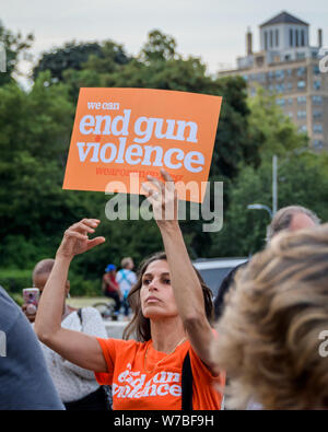 August 5, 2019, New York, USA: New Yorker gegen Waffengewalt, Jugend gegen Waffen, Schwule gegen Waffen, Borough Präsident Eric L. Adams, bürgerlichen Rechte Rechtsanwalt Norman Siegel, Alexandria Ocasio Cortez, zahlreiche Lokale gewählte Beamte und andere Fürsprecher für eine Mahnwache in Prospect Park am 5. August 2019 versammelt, um das Leben in den letzten Massenerschießungen in Brownsville, Dayton, El Paso verloren beklagen, und Gilroy, verurteilte die Schwankung in der Gun Gewalt in der ganzen Stadt und Land. Credit: ZUMA Press, Inc./Alamy leben Nachrichten Stockfoto