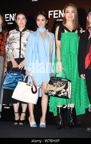 (Von links) Taiwanesische Sängerin Jolin Tsai, Hong Kong Sängerin und Schauspielerin Joey Yung, und Chinesischen Olympischen tauchen Meister Guo Jingjing nehmen an einer fördernden Stockfoto