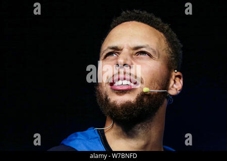 NBA-Star Stephen Curry der Golden State Warriors besucht die Auftaktveranstaltung der Under Armour Curry 4 in Shanghai, China, 7. Oktober 2017. Stockfoto