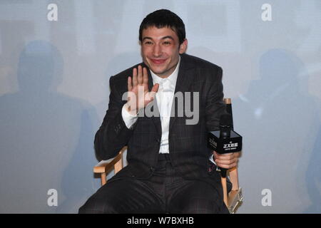 Us-amerikanischer Schauspieler und Sänger Ezra Miller besucht eine Pressekonferenz für seinen Film 'Justice League' in Peking, China, 27. Oktober 2017. Stockfoto