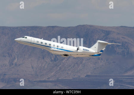 Gulfstream G-550 Luxus Business Jet N 128 GV Abflug vom Internationalen Flughafen McCarran Las Vegas. Stockfoto