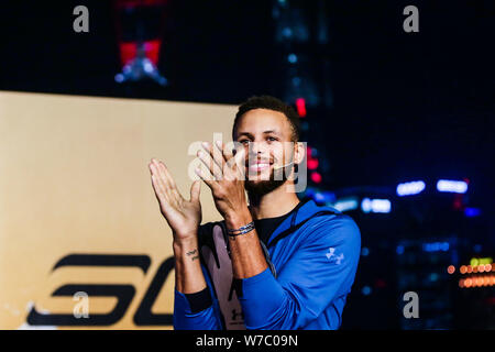 NBA-Star Stephen Curry der Golden State Warriors besucht die Auftaktveranstaltung der Under Armour Curry 4 in Shanghai, China, 7. Oktober 2017. Stockfoto