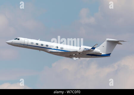 Gulfstream G-550 Luxus Business Jet N 128 GV Abflug vom Internationalen Flughafen McCarran Las Vegas. Stockfoto