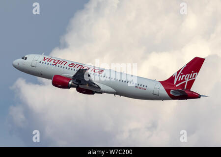 Virgin America Airlines Airbus A320 airliner Flugzeug sich entfernt vom McCarran International Airport in Las Vegas. Stockfoto