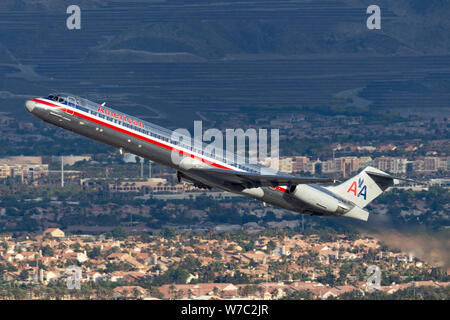 American Airlines McDonnell Douglas MD-83 Flugzeuge vom McCarran International Airport in Las Vegas. Stockfoto