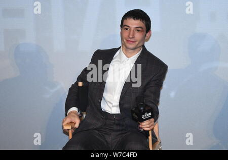 Us-amerikanischer Schauspieler und Sänger Ezra Miller besucht eine Pressekonferenz für seinen Film 'Justice League' in Peking, China, 27. Oktober 2017. Stockfoto