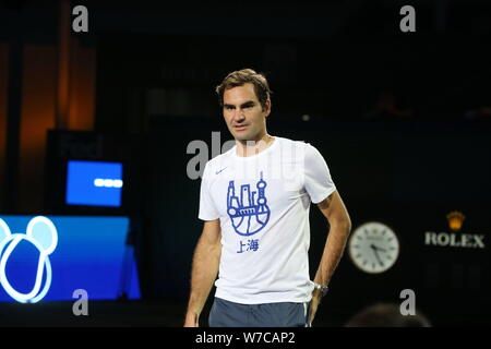 Schweizer Tennisspieler Roger Federer wird dargestellt, während Familie Tag der Rolex Masters in Shanghai Qizhong Stadion in Shanghai, China, 7. Oktober 2017. Stockfoto