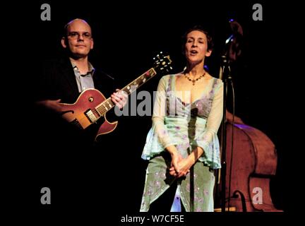 Stacey Kent und Colin Oxley, chequer Mead, East Grinstead, Oktober, 2003. Artist: Brian O'Connor. Stockfoto
