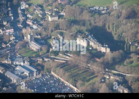 Skipton Castle und Kirche der Heiligen Dreifaltigkeit, North Yorkshire, 2014. Schöpfer: Historisches England Fotograf. Stockfoto