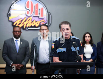 (190806) - El Paso, August 6, 2019 (Xinhua) - El Paso Polizeichef von Greg Allen spricht während einer Pressekonferenz in El Paso, Texas, USA, August 5, 2019. Die Polizei von El Paso, US-Bundesstaat Texas in den Vereinigten Staaten, bestätigte am Montag Nachmittag, einem Deutschen und sieben mexikanische Staatsangehörige unter den Toten waren in Wochenende Walmart schießen. El Paso Police Chief Greg Allen, sagte auf einer Pressekonferenz hier gehalten Montag Nachmittag, 13 US-amerikanischen Bürger blieben unter den Verstorbenen und die Identifikation eines anderen Verstorbenen wurde bestätigt werden. (Xinhua / Wang Ying) Stockfoto