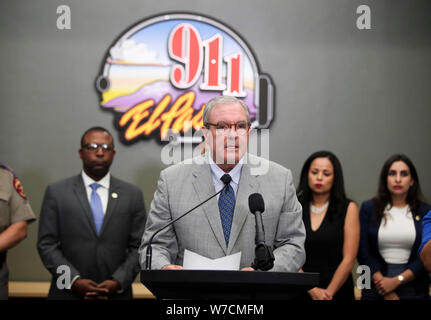 (190806) - El Paso, August 6, 2019 (Xinhua) - El Paso Bürgermeister Dee Margo spricht während einer Pressekonferenz in El Paso, Texas, USA, August 5, 2019. Die Polizei von El Paso, US-Bundesstaat Texas in den Vereinigten Staaten, bestätigte am Montag Nachmittag, einem Deutschen und sieben mexikanische Staatsangehörige unter den Toten waren in Wochenende Walmart schießen. El Paso Police Chief Greg Allen, sagte auf einer Pressekonferenz hier gehalten Montag Nachmittag, 13 US-amerikanischen Bürger blieben unter den Verstorbenen und die Identifikation eines anderen Verstorbenen wurde bestätigt werden. (Xinhua / Wang Ying) Stockfoto