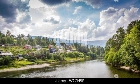 Panoramablick auf die Stadt Voss, Nord-Norwegen im Herzen von Fjord Norwegen zwischen der berühmten Fjorde Sognefjord und Hardangerfjord Stockfoto