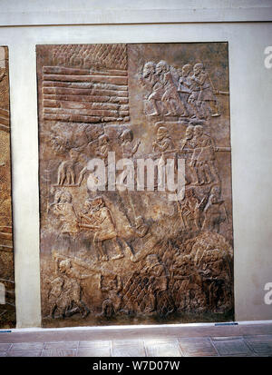 Assyrischen Relief zeigt den Transport von Holz durch die Lande, Khorsabad, c 8. Jahrhundert v. Chr.. Artist: Unbekannt Stockfoto