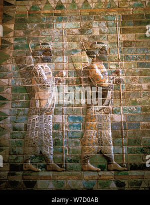 Glasierte Ziegel Relief der Bogenschützen von der Königlichen Garde, Palast von Darius I, Susa, Persisch, 522-486 BC. Artist: Unbekannt Stockfoto