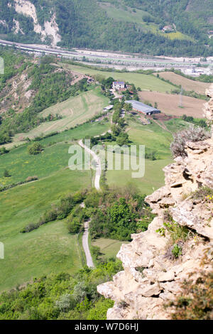 Landschaft Blick vom Monte Adone, einem hohen Punkt der Beobachtung auf der Route "Via degli Dei" zwischen Florenz und Bologna in Italien. Stockfoto