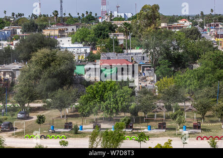 Von Roma, Texas, mit Blick auf den Rio Grande und in Ciudad Miguel Alemán, Mexiko, USA Stockfoto