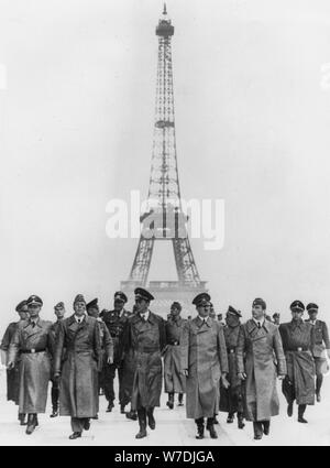 Adolf Hitler, deutscher NS-Diktator, Inspektion besetzten Paris, Frankreich, 1940. Artist: Unbekannt Stockfoto