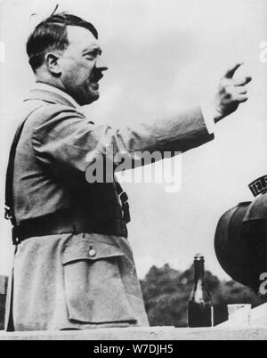 Adolf Hitler, deutscher NS-Diktator, eine Rede in Berlin, Deutschland, c 1933-1945. Artist: Unbekannt Stockfoto