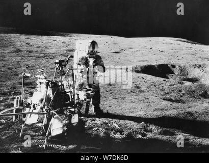 Alan Shepard (1923-1998) Montage lunar Hand Werkzeuge während der Apollo 14 mission, 1971. Artist: Unbekannt Stockfoto