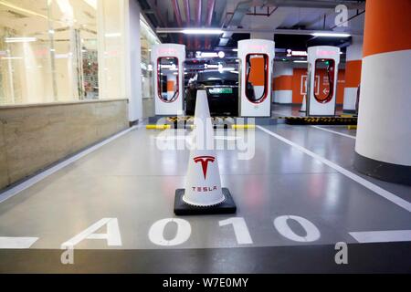Innenansicht des weltweit größten Kompressor von Tesla in einer Tiefgarage im Stadtteil Pudong, Shanghai, China, 24 Octobe Stockfoto