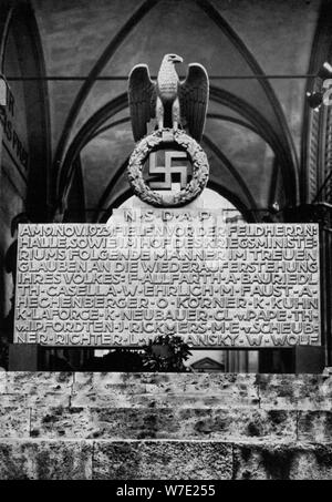 Denkmal auf dem Münchner Feldherrnhalle, Deutschland, 1936. Artist: Unbekannt Stockfoto