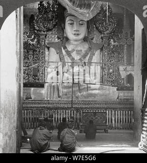 Marmor Buddha in einer Pagode, Mandalay, Myanmar, 1908. Artist: Stereo Reisen Co Stockfoto