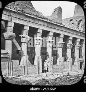 Kolonnade der Tempel der Isis, Philae, Ägypten, c 1890. Artist: Marke Stockfoto